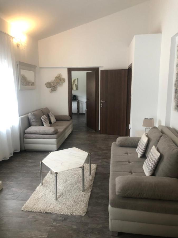 Grey Pearl With Free Ev Ch-station Appartement Valbandon